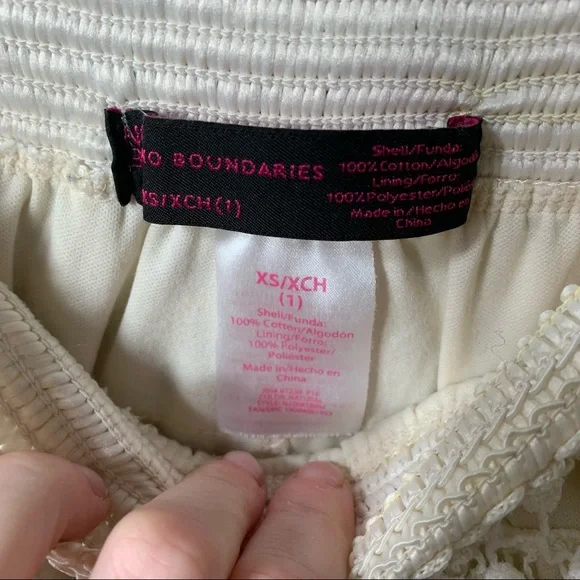 Off-white Lace Shorts - Picture 3 of 4